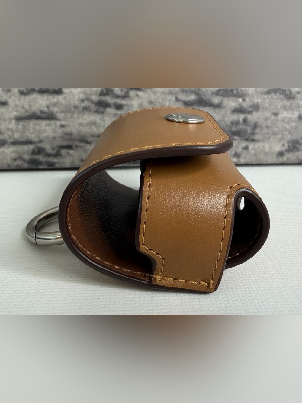EUC Coach Large Wireless Earbud AirPod Pro Case Light Sand Brown Leather C3749 - Picture 5 of 11
